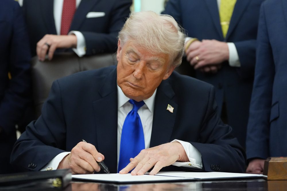 Trump Announces 25% Auto Tariffs on European Union Starting Next Week