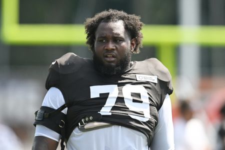 Cleveland Browns Tackle Dawand Jones Takes Pay Cut After Injury-Plagued Seasons
