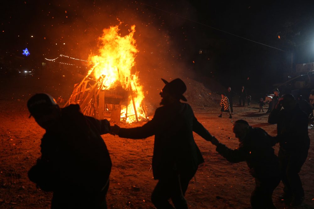Israeli Communities Celebrate Lag BaOmer with Traditional Bonfires