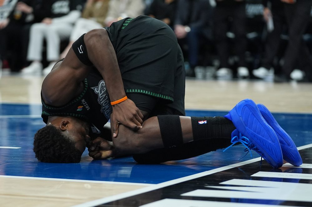 Timberwolves Star Edwards Returns From Knee Injury for Playoff Opener vs Spurs