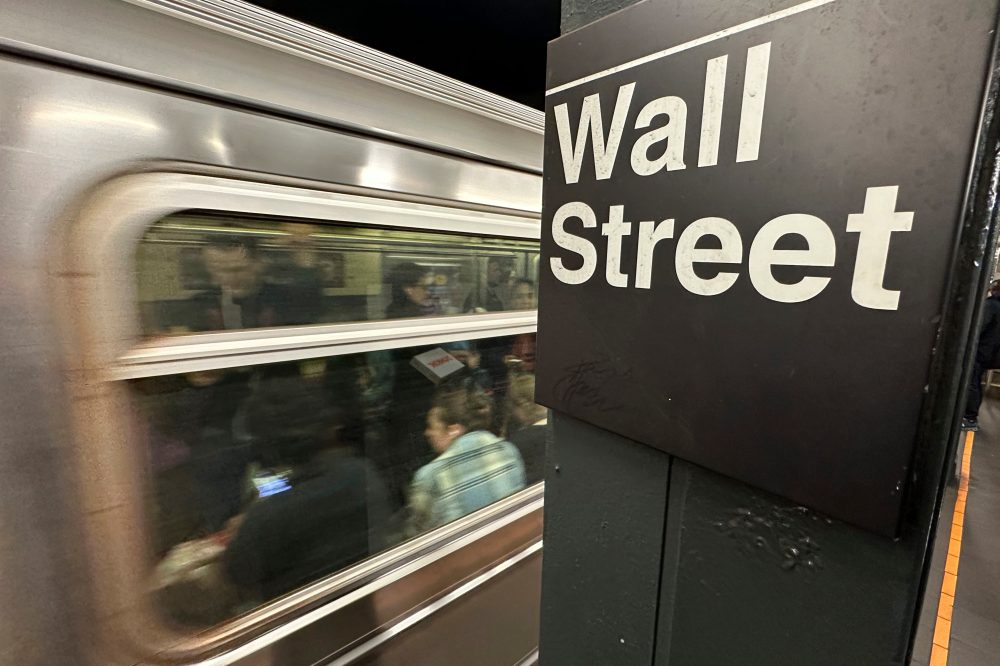 Markets Drop as U.S.-Iran Tensions Threaten Oil Supply Routes