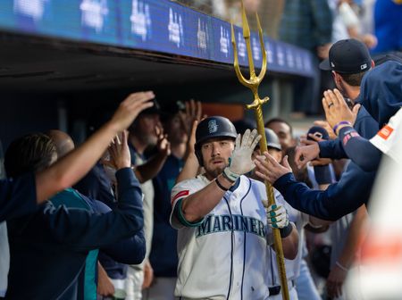 Seattle Rallies Past Atlanta 5-4 Despite Giving Up Four Solo Home Runs