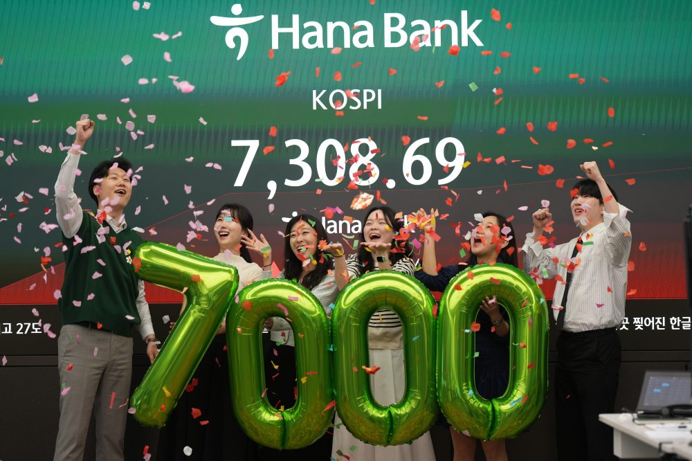 Tech Stock Surge Pushes South Korean Market to Historic High Amid AI Optimism