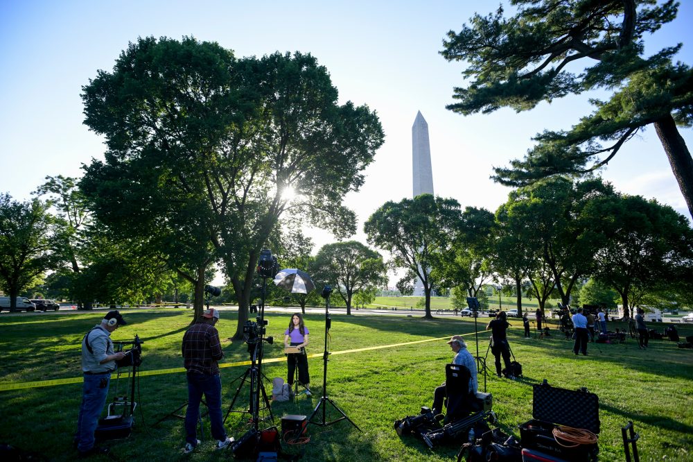 Gunman Curses White House After Shooting at Officers Near Washington Monument