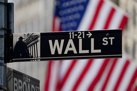 Financial Experts Predict Modest Wall Street Bonus Growth Amid Global Tensions