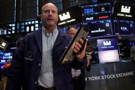 Global Tech Surge Spreads as Asian Markets Rally on Chip Stock Boom