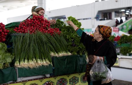 Global Food Costs Hit Three-Year Peak as Oil Prices Surge