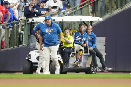 Milwaukee Outfielder Lockridge Injured in Wall Collision During Yankees Game