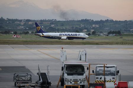 Budget Airline Ryanair Closes Greek Base Over Rising Airport Costs