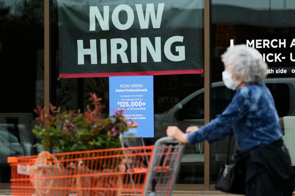 Economy Shows Mixed Signals as Job Growth Beats Expectations Despite War Impact