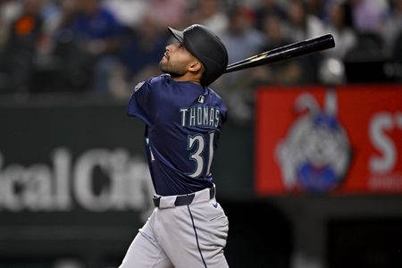 Houston Astros Pick Up Outfielder Rhylan Thomas From Seattle on Waivers