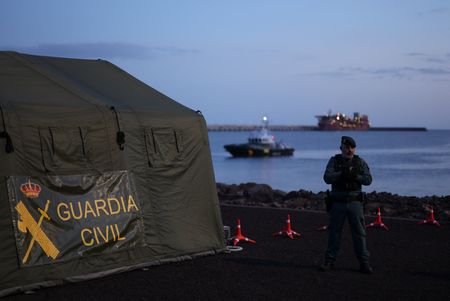 Luxury Cruise Ship Reaches Spain After Deadly Hantavirus Outbreak Kills 3