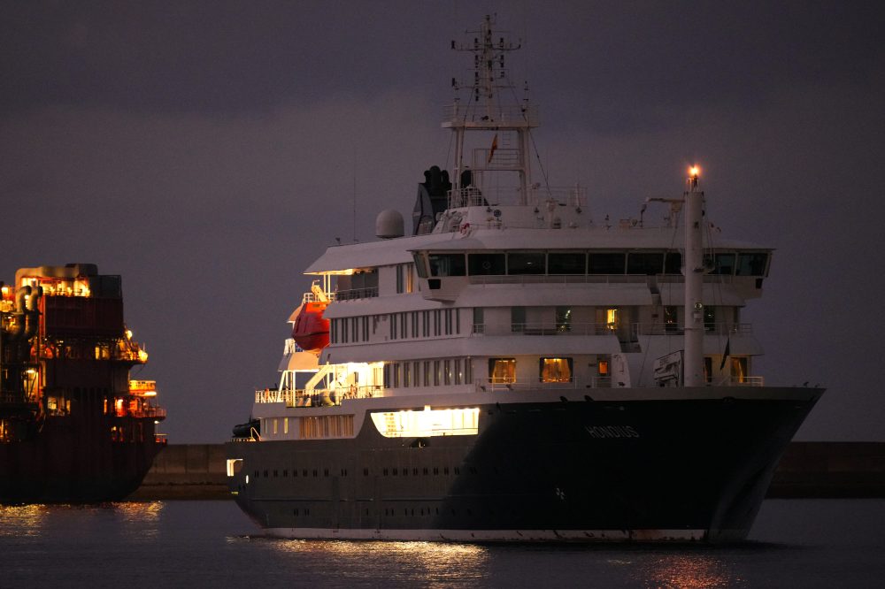 Cruise Ship With Hantavirus Outbreak Docks in Spain’s Canary Islands