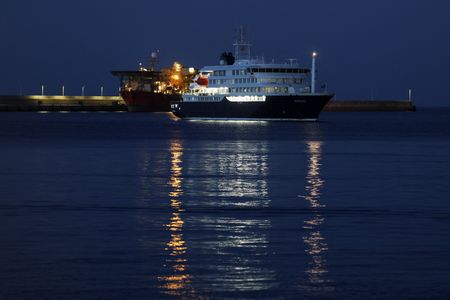 Final Passengers Leave Virus-Stricken Cruise Ship as Hantavirus Death Toll Rises