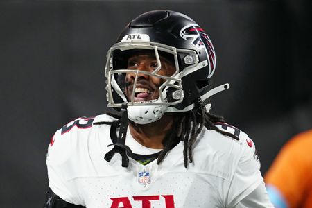 Washington Commanders Bring Back Veteran Cornerback Hamilton for Another Season