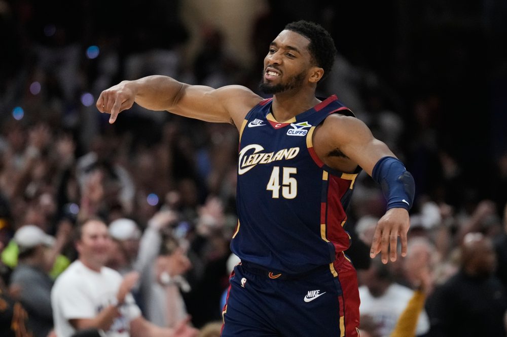 Cavs’ Mitchell Ties NBA Playoff Record with 39-Point Second Half in Game 4 Win