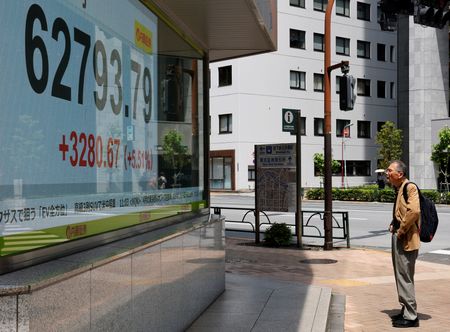 Asian Stock Markets Drop on Rising US Inflation and Middle East Tensions