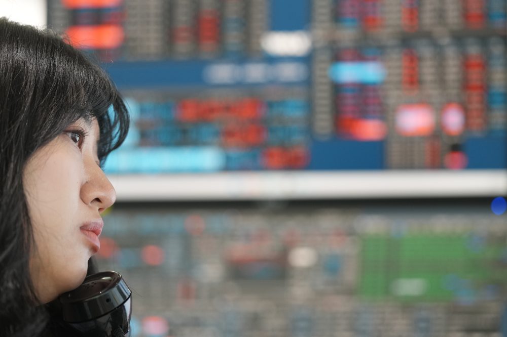 Global Markets Show Uncertainty as Tech Stocks Cool, Oil Prices Remain High