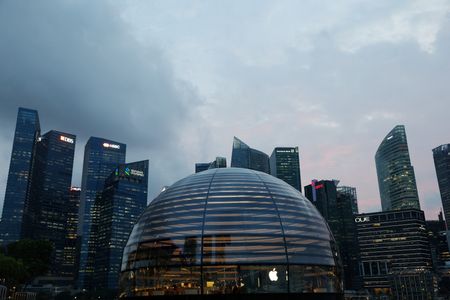Singapore Panel Urges Government to Court AI Companies, Boost Energy Trading