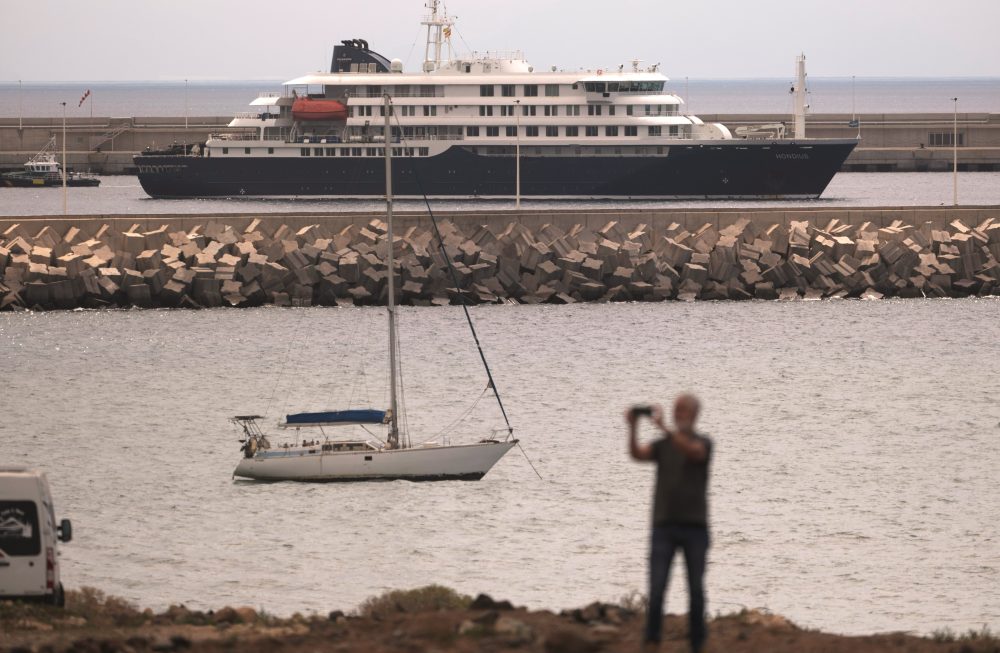 Oregon Doctor in Nebraska Isolation After Cruise Ship Hantavirus Exposure