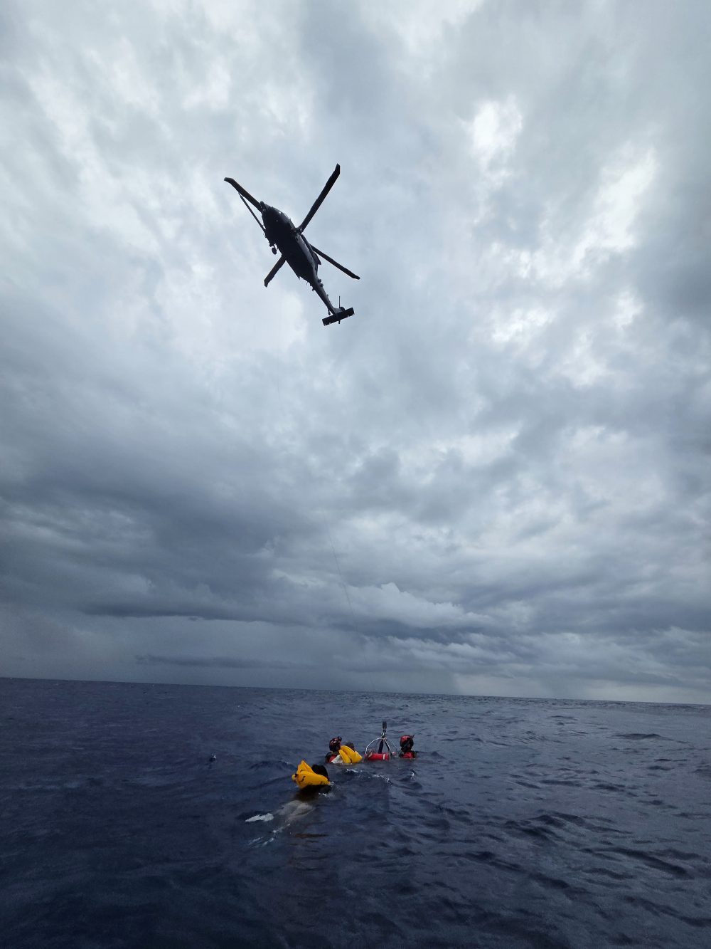 11 People Rescued After 5 Hours on Life Raft Following Florida Plane Crash
