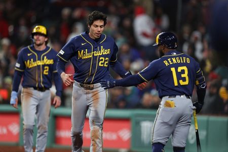 Brewers Star Yelich Dealing with Back Issues After Recent Return