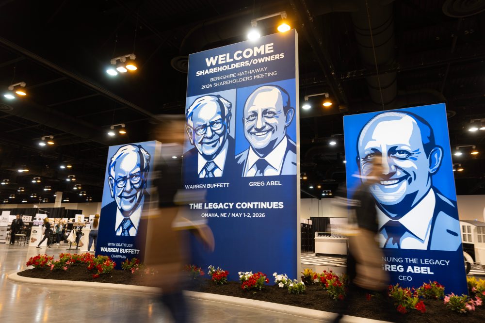 New Berkshire CEO Makes Big Tech and Airline Bets After Taking Over From Buffett