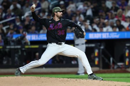Mets Pitcher Holmes Breaks Fibula, Out Extended Period After Yankees Loss