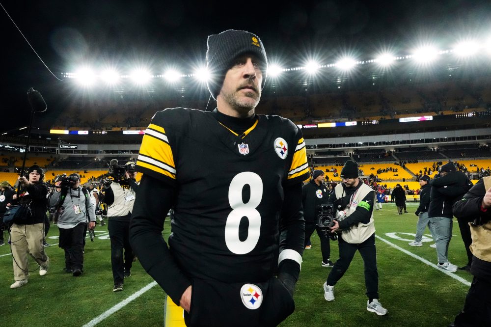 Veteran QB Aaron Rodgers Signs One-Year Deal to Stay with Pittsburgh Steelers