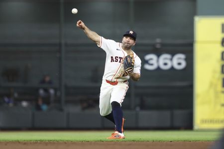 Houston’s Jose Altuve Scheduled for MRI After Left Side Injury