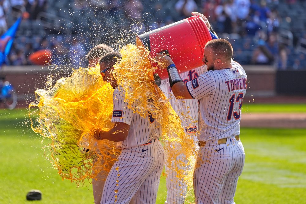 Mets Stun Yankees 7-6 in Extra Innings After Dramatic Ninth-Inning Rally