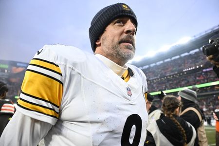 Aaron Rodgers Returns to Steelers for 2026 Season with $22M Contract