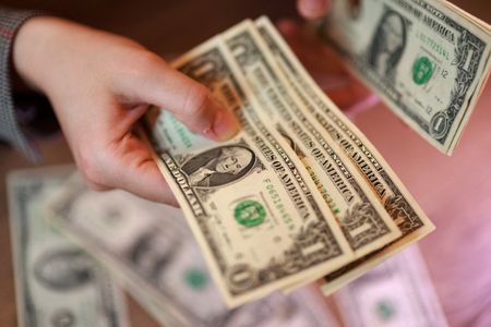 U.S. Dollar Recovers as Trump Halts Iran Military Strike Plans