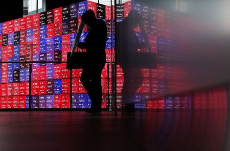 Oil Prices Drop as Trump Pauses Iran Attack Plans, Global Markets React