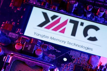 Major Chinese Memory Chip Company Prepares for Stock Market Debut