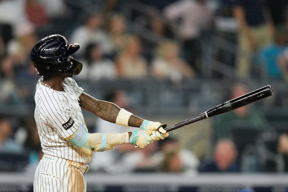 Yankees’ Chisholm Breaks Slump With Teammate’s Oversized Pants and Borrowed Bat