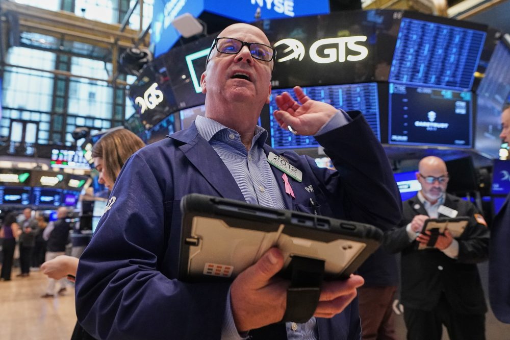 Bond Market Turbulence Creates Pressure on Stocks and Political Leaders