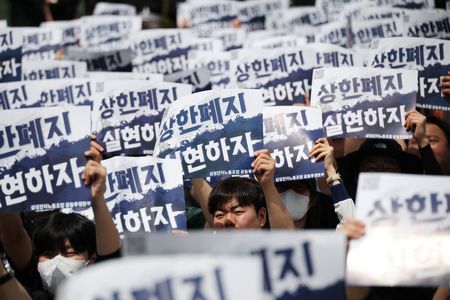 Samsung Workers, Management in Last-Minute Talks Before Major Strike