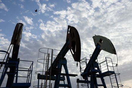 Crude Prices Rise as Iran Peace Talks Stall, U.S. Oil Reserves Hit Record Low