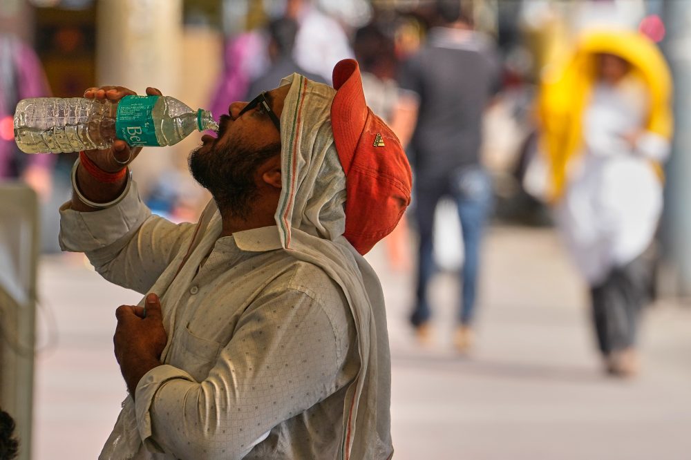 Dangerous Heat Wave Forces Northern India to Adapt Daily Routines