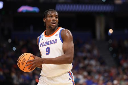Florida Basketball Star Chinyelu Decides Against NBA Draft, Returns to Gators