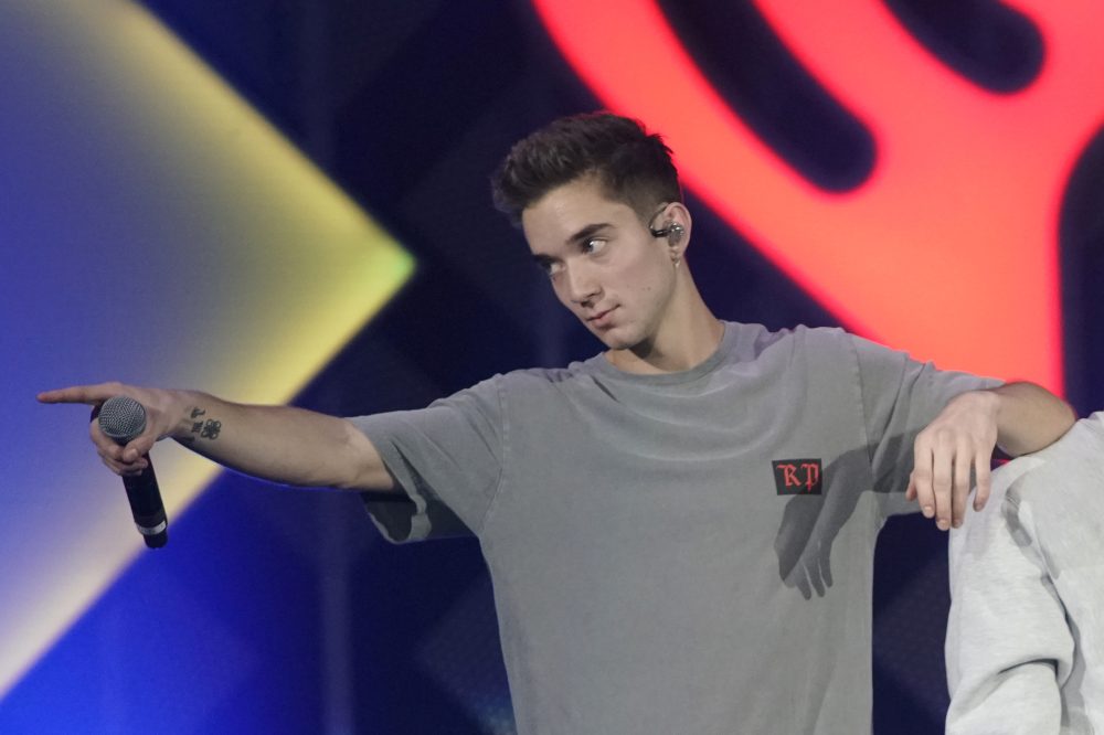 Former Girlfriend of Boy Band Star Accused in Murder-for-Hire Plot