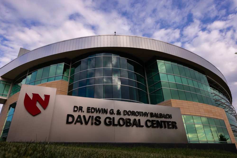 Quarantined Americans Get Nebraska Welcome During Hantavirus Wait