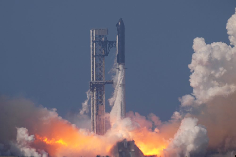 SpaceX Tests Massive New Starship Rocket NASA Needs for Moon Missions