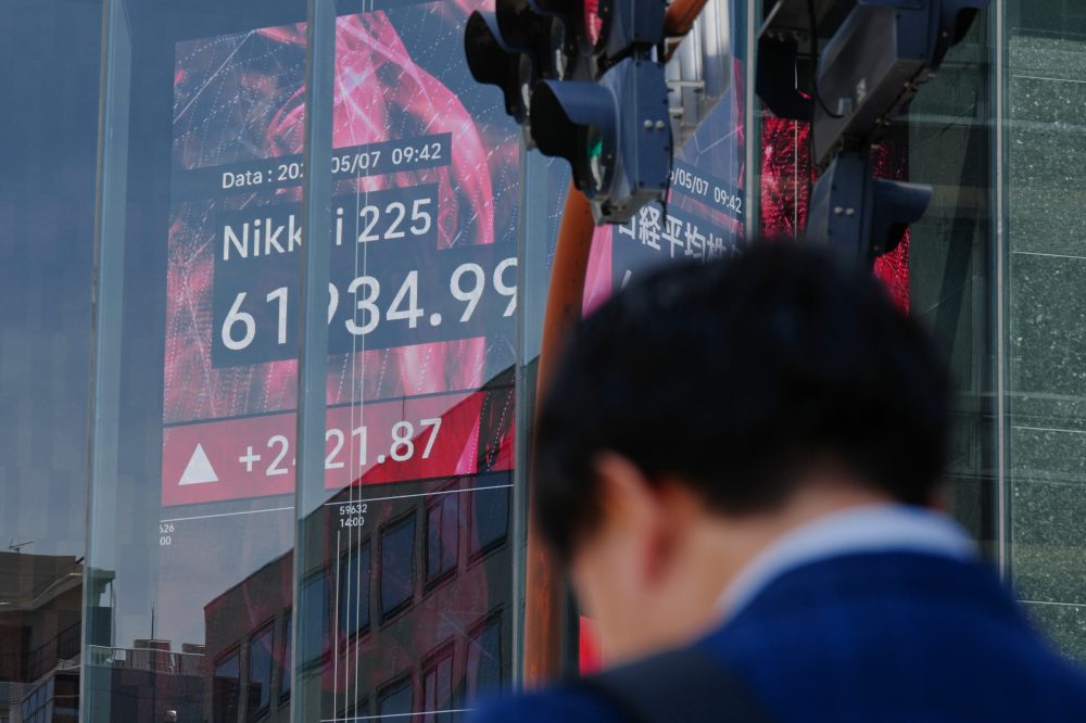 Asian Markets Rise, Oil Drops as Trump Reports Progress in Iran Peace Talks