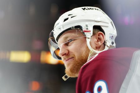 Colorado’s MacKinnon Hurt in Western Conference Finals Game 3 Loss