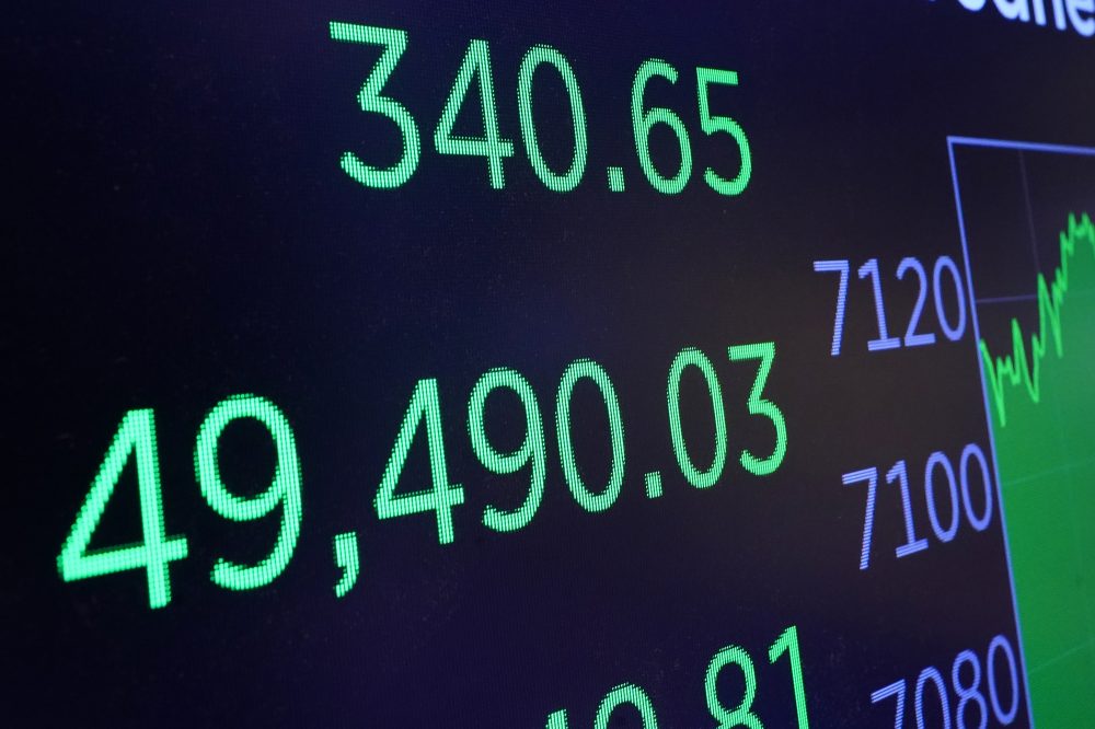 Democrats Battle Over Stock Trading While Building Corruption Case Against Trump