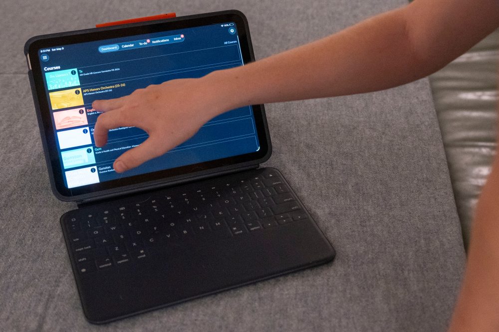 Schools nationwide rethink digital devices as screen saturation sparks backlash