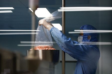 Pharmaceutical Executive Says Chinese Drug Industry Unaffected by Tech Deal Reviews