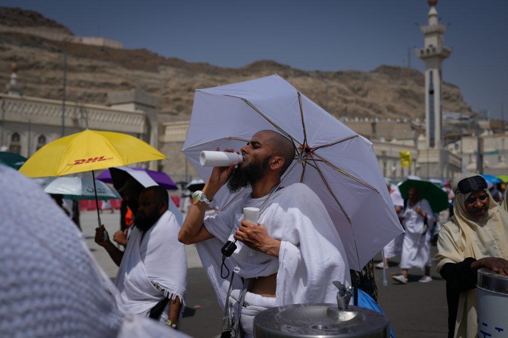 Hajj Pilgrims Complete Sacred Rituals Amid Scorching Heat in Saudi Arabia